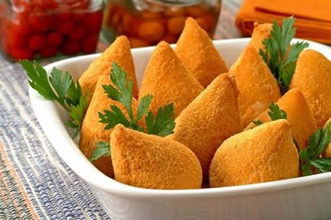 Coxinha de frango (Frita na hora)